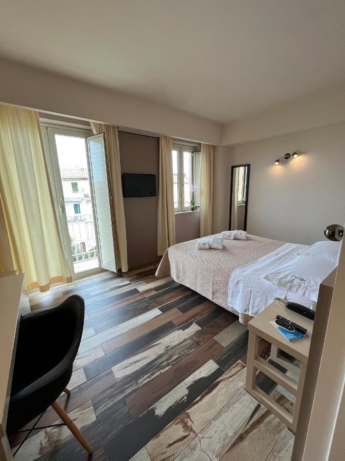 Don Ugo Luxury Rooms โตรเปอา ภายนอก รูปภาพ