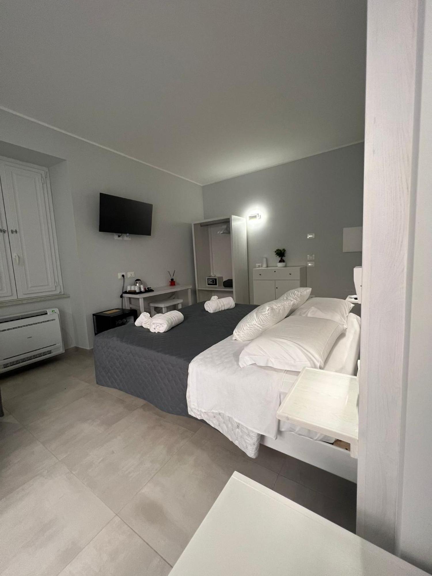Don Ugo Luxury Rooms โตรเปอา ภายนอก รูปภาพ