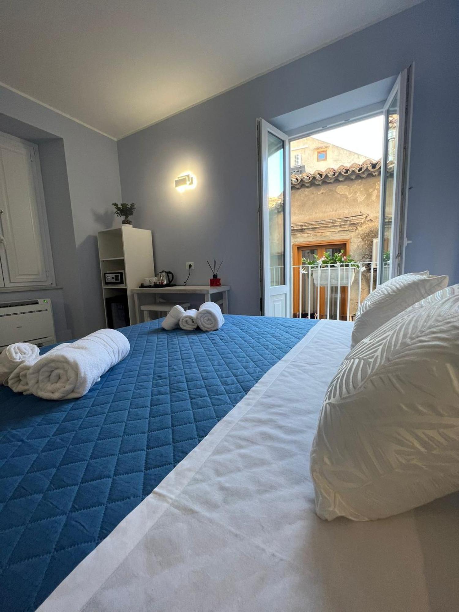 Don Ugo Luxury Rooms โตรเปอา ภายนอก รูปภาพ