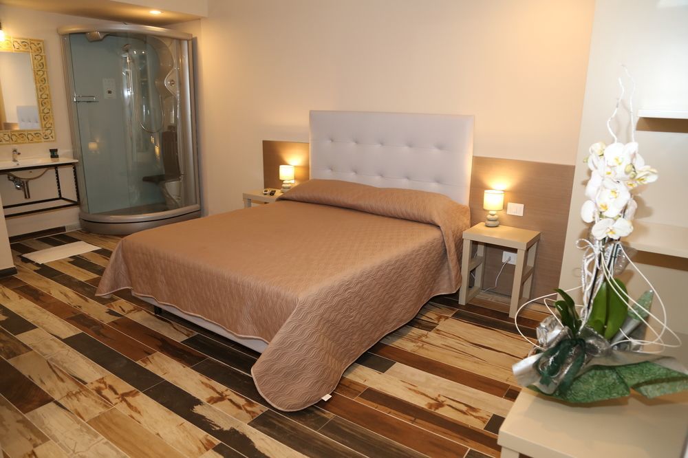 Don Ugo Luxury Rooms โตรเปอา ภายนอก รูปภาพ